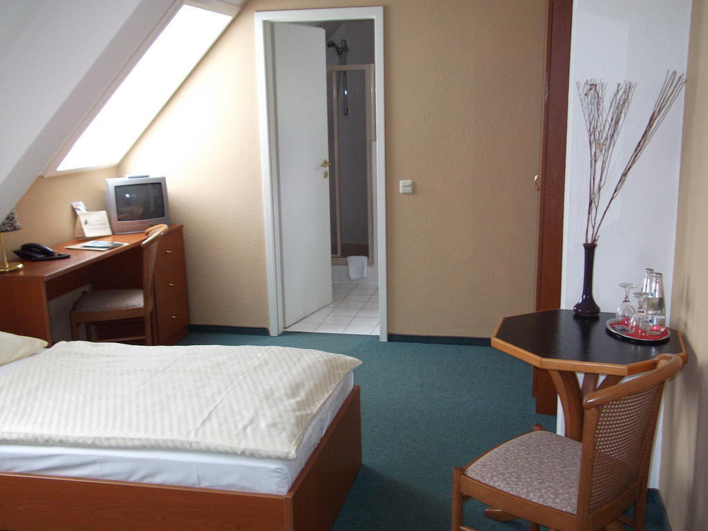 Pension & Cafe Am Kraehenberg Halle  Εξωτερικό φωτογραφία