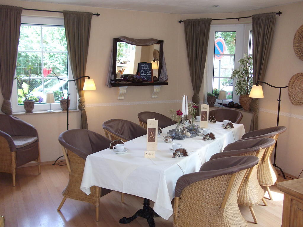 Pension & Cafe Am Kraehenberg Halle  Εξωτερικό φωτογραφία