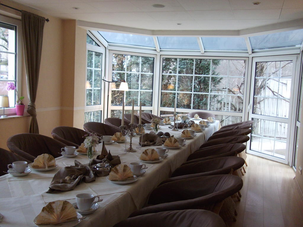 Pension & Cafe Am Kraehenberg Halle  Εξωτερικό φωτογραφία