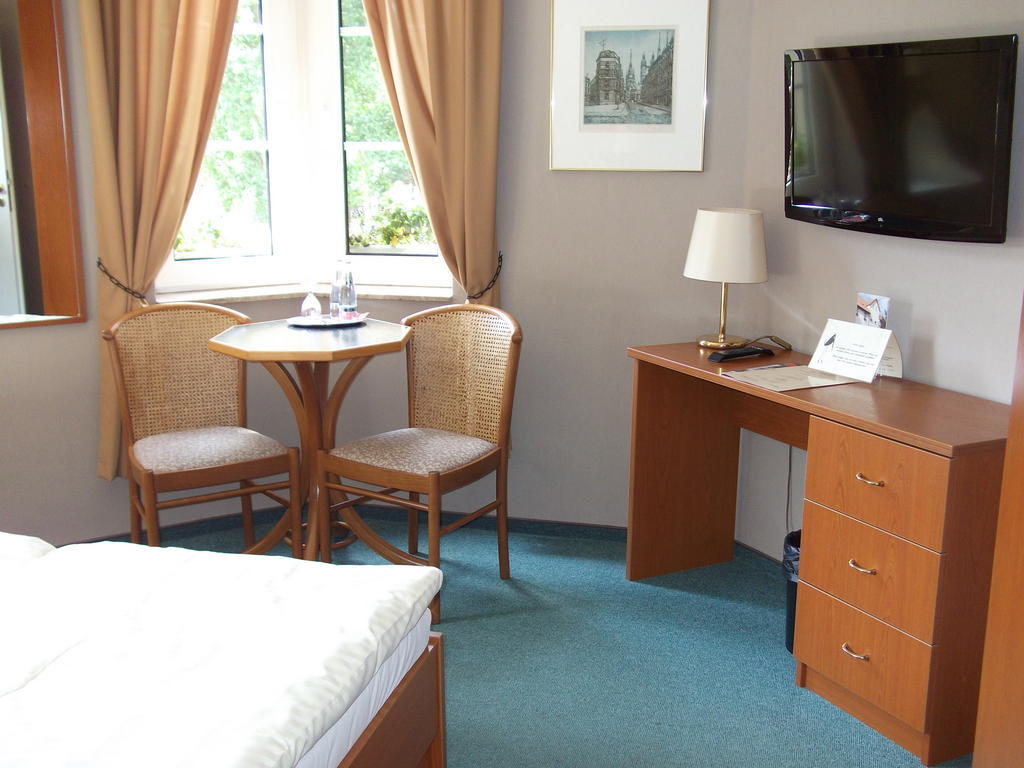 Pension & Cafe Am Kraehenberg Halle  Δωμάτιο φωτογραφία