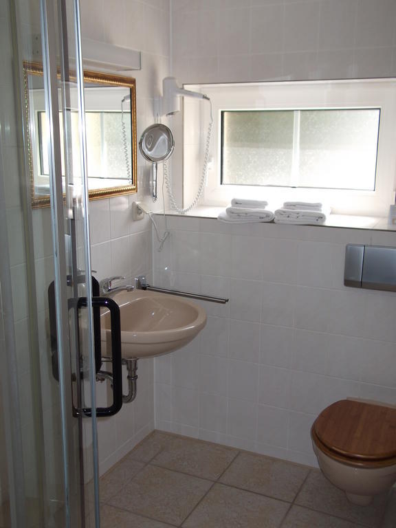 Pension & Cafe Am Kraehenberg Halle  Δωμάτιο φωτογραφία
