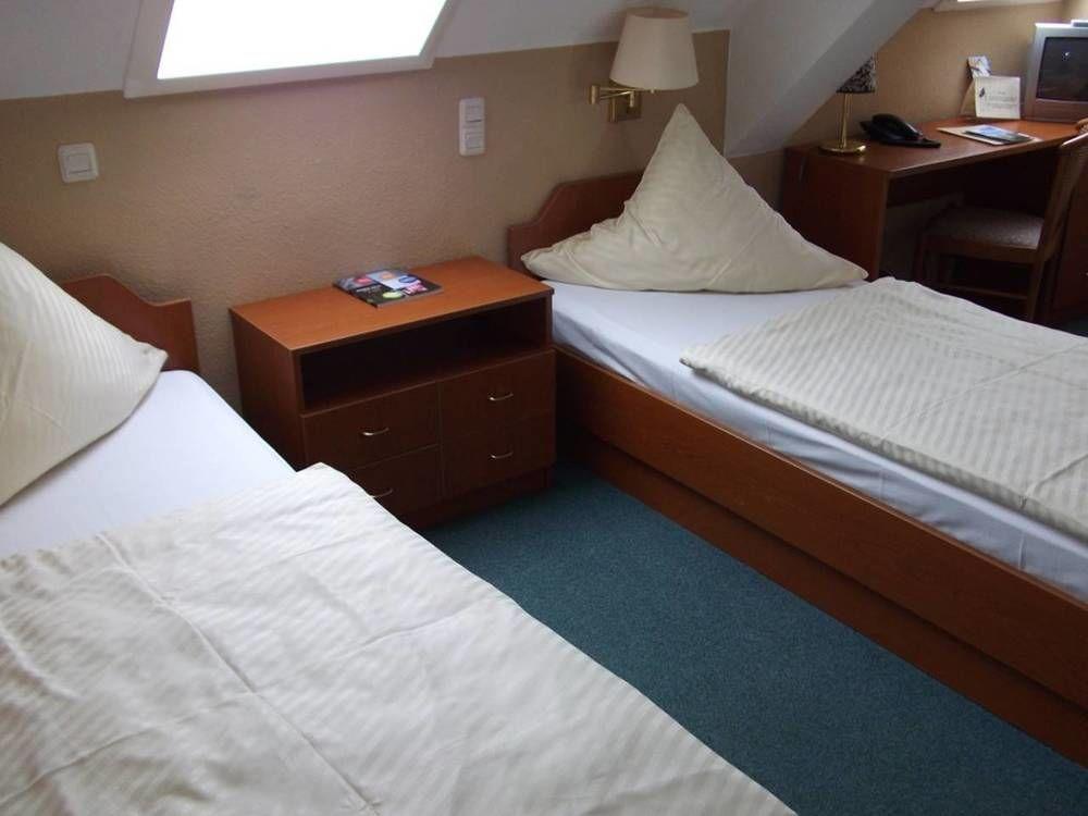 Pension & Cafe Am Kraehenberg Halle  Εξωτερικό φωτογραφία