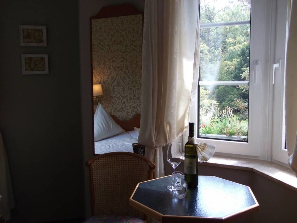 Pension & Cafe Am Kraehenberg Halle  Εξωτερικό φωτογραφία