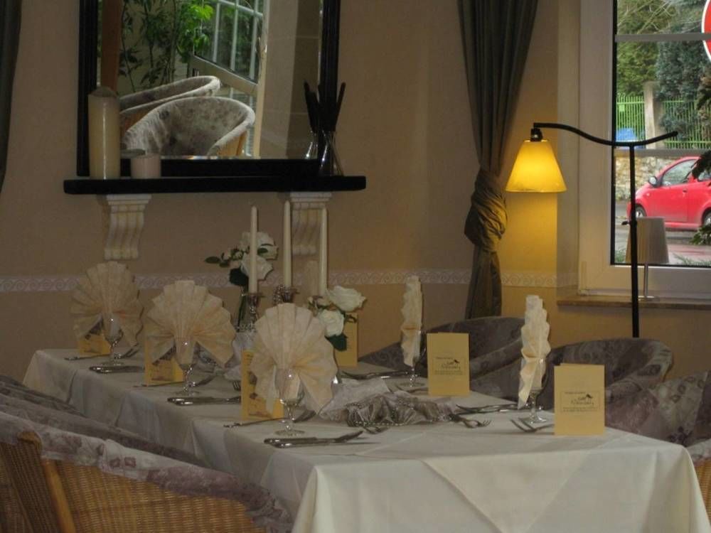 Pension & Cafe Am Kraehenberg Halle  Εξωτερικό φωτογραφία