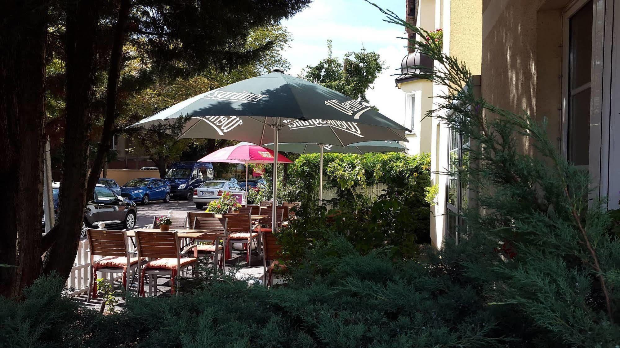 Pension & Cafe Am Kraehenberg Halle  Εξωτερικό φωτογραφία